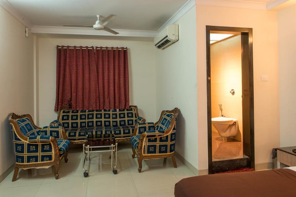 Hotel Linkway Mumbai Room photo